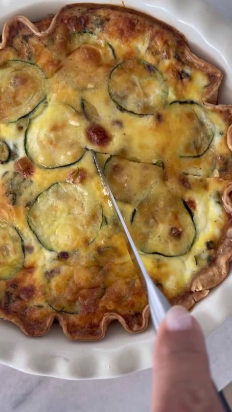 Zucchini Quiche | Skinnytaste | Music For... Anything · Royalty Free Music Turkey Sweet Potato Chili, Sweet Potato Chili Recipe, Gina Homolka, Zucchini Quiche, Keto Zucchini, Zucchini Recipe, Sweet Potato Chili, Diet Breakfast Recipes, Low Carb Breakfast Recipes