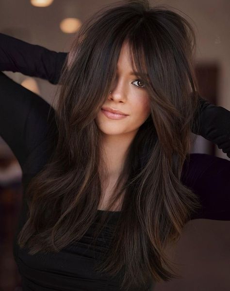 Long Thick Layered Hair with Curtain Bangs Layers For Thick Hair, Thick Hair With Bangs, Layered Thick Hair, Rambut Brunette, Long Layered Haircuts, Hair With Bangs, Long Hair With Bangs, Haircut For Thick Hair, Trending Haircuts