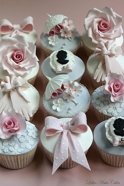 Vintage cupcakes | This weeks order - vintage style cupcakes… | Leslea Matsis | Flickr Cupcakes Flores, Vintage Cupcakes, Elegant Cupcakes, Vintage Cupcake, Fancy Cupcakes, Cake Mini, Pretty Cupcakes, Cupcakes Decorados, Beautiful Cupcakes