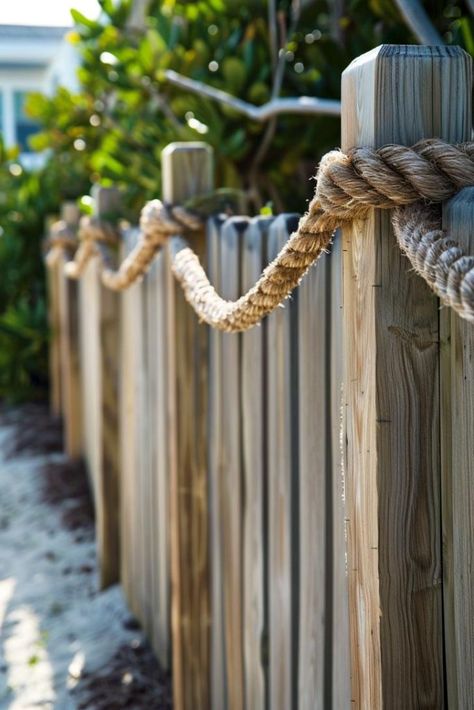 Beach Fence Ideas, Beach House Fence Ideas, Coastal Fence Ideas, Beach House Fence, Modern Privacy Fence, Modern Fences, Coastal Backyard, Beach Fence, Privacy Fence Ideas