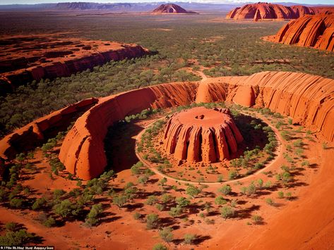 Discover Australia's Natural Beauty: Uluru (Ayers Rock) Inspiring Landscapes, Ayers Rock, Awe Inspiring, Natural Beauty, Australia, Beauty, Nature