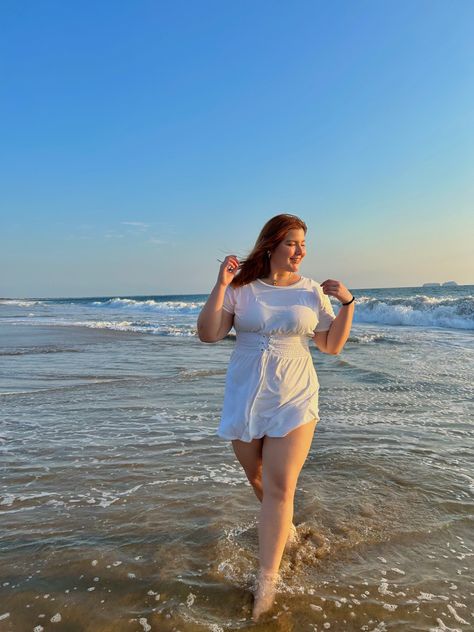 Senior Photo Poses, Chubby Fashion, Summer Beach Outfit, Beach Portraits, Swimming Outfit, Senior Photo, Beach Poses, Airport Outfit, Outfit Summer