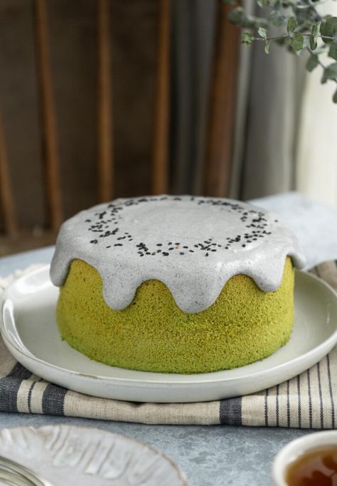 Chiffon Decorations Cake, Chiffon Birthday Cake, Matcha Chiffon Cake, Matcha Cake Decoration, Chiffon Cake Decoration Ideas, Chiffon Cake Decoration, Asian Baking, Chiffon Cake Recipe, Asian Cake