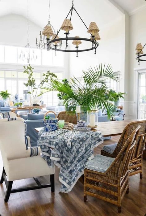 Hallway Nook Ideas, Summer Boards, Hamptons Style Living Room, Hamptons Interior Design, Grandmother Aesthetic, Farm Estate, Blue And White Living Room, Coastal Dining Room, Coastal Decorating Living Room