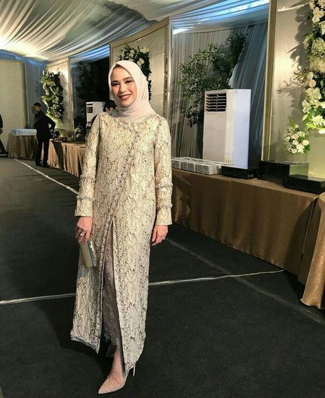 Model Dress Kebaya, Dress Brokat Modern, Dress Muslim Modern, Kebaya Lace, Kebaya Modern Dress, Kebaya Muslim, Kebaya Dress, Trending Topic, Muslimah Dress