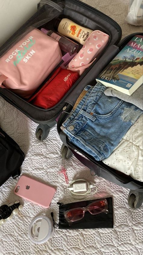 Traveling Light: Packing Tips and Must-Have Minimalist Travel Products | Minimalist Packing #packingaesthetic Amazon Travel Must Haves, Light Packing Tips, International Travel Essentials, Europe Travel Essentials, Essentials Checklist, Travel Picture Ideas, Amazon Travel, Minimalist Travel, Travel Must Haves