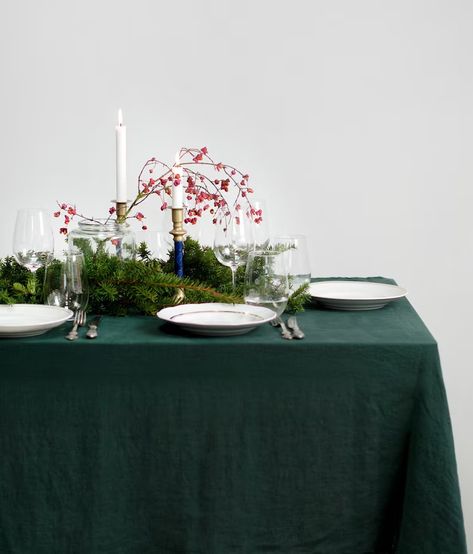 Green Velvet Christmas Table, Green Tablecloth Christmas Decor, Green Linen Tablecloth, Green Table Cloth Christmas, Dark Green Table Setting, Christmas Garland Table, Green Christmas Table, Green Table Cloth, Green Table Settings