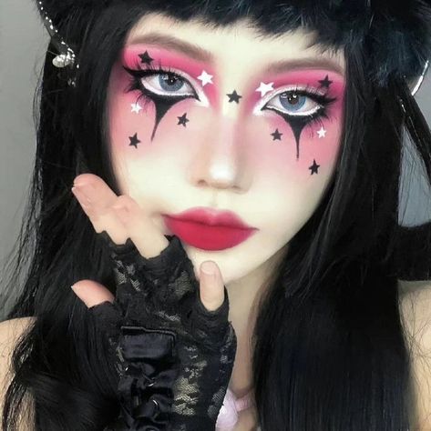 Pink Graphic Liner Makeup, Disguise Makeup, Pastel Goth Makeup Looks, Pink Goth Makeup, Fun Eye Makeup, Anime Inspired Makeup, Gothic Eye Makeup, Pastel Goth Makeup, Goth Eye Makeup