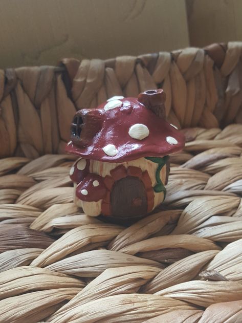 Air Dry Clay Mushroom House, Cottage Core Clay Ideas, Air Dry Clay Aesthetic, Air Dry Clay Miniatures, Clay Mushroom House, Airdryclay Ideas, Mushroom Things, Clay Trinkets, Mushroom Clay