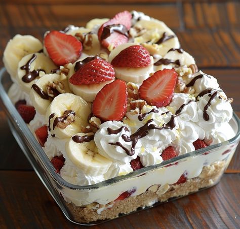 No-Bake Banana Split Cake Recipe Banana Split Cake Recipe, Banana Split Pie, Split Cake, Banana Split Cake, Banana Split Dessert, Sugar Free Pudding, Banana Dessert, Baked Banana, Homemade Whipped Cream