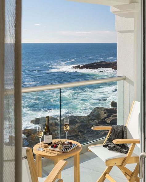 Forbes Travel Guide on Instagram: “There's no better way to wind down the day than some wine and this vista of Maine's rugged beauty at @cliffhousemaine. Share your favorite…” Cliff House Maine, Btc Wallet, Cliff House, Sea House, Best Spa, Santa Marta, Ocean Inspiration, Beach Fun, Resort Spa