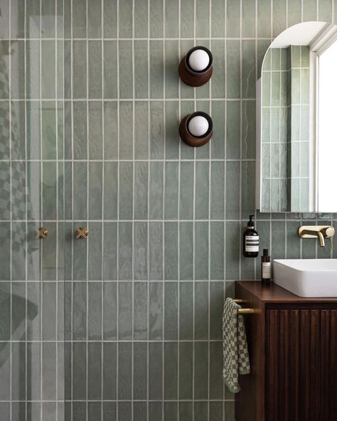 The Palm Co Designs on Instagram: “Photography // keeping with the green theme, I do love the combination of the walnut timber, brass fixtures and green tiles in this…” Brass And Green Bathroom, Showroom Bathroom, Timber Tiles, Cafe Vibes, Small Shower Room, Condo Bathroom, Timber Vanity, Green Tiles, Walnut Timber