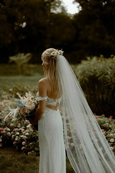 Boho Wedding Dress Veil, Wedding Hair Flowers With Veil, Bridal Hair Flowers With Veil, Veil Under Hair Half Up, Flower Hair With Veil, Bohemian Wedding Hair With Veil, Bridal With Veil Hairstyles, Flower Bride Hairstyles, Boho Bride With Veil