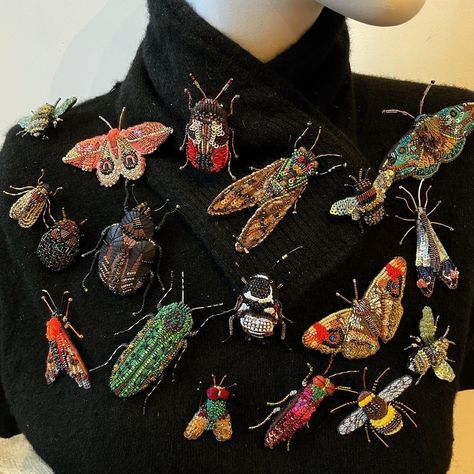 Textile Embroidery, Mode Crochet, Insect Jewelry, Handmade Jewel, Bead Embroidery Jewelry, Hand Embroidery Art, About Christmas, Embroidery Jewelry, Beaded Brooch