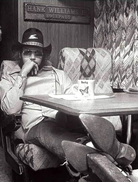 Hank Williams Jr Aesthetic, Hank Williams Jr Wallpaper, Old Country Music Aesthetic, Southern Rock Aesthetic, 80s Country Aesthetic, 90’s Country, Vintage Country Music Aesthetic, Outlaw Country Aesthetic, Outlaw Aesthetic