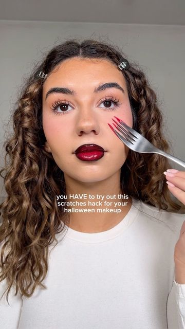 tia shea ♡ on Instagram: "this was sooo easyy and looked so good too!! i used @maybelline superstay liquid vinyl lipstick in the shade wicked and applied some black eyeshadow to add depth! ib @makeup.lois #halloweenmakeup #halloweenmakeuptutorial #makeuphacks #makeup #beauty" Simply Halloween Makeup, Makeup Horor, Vinyl Lipstick, Simple Halloween Makeup, Maquillage Halloween Simple, Halloween Makeup Tutorial Easy, Makeup Zombie, Halloweenský Makeup, Holloween Makeup