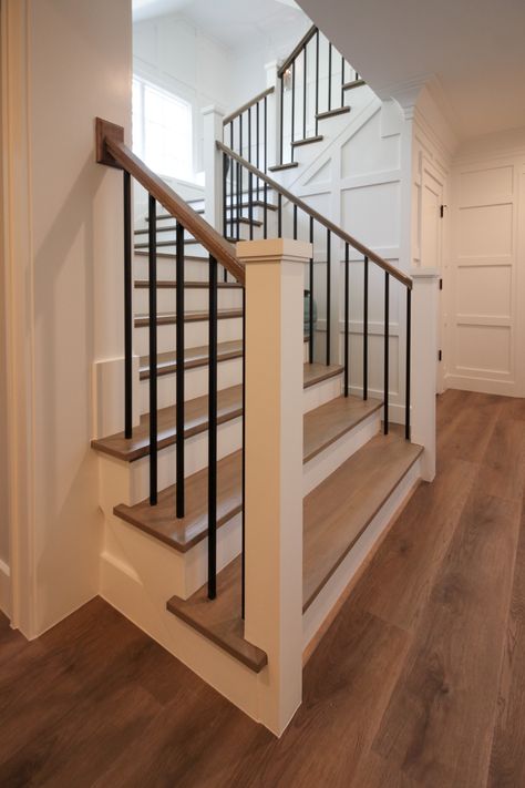 Open U Shaped Staircase, Switch Back Staircase Ideas, Open To Below Staircase, Staircase With Landing Ideas, Half Open Staircase, Under Stair Storage Closet, Traditional Stair Railing Ideas, California Staircase, U Shaped Staircase With Landing