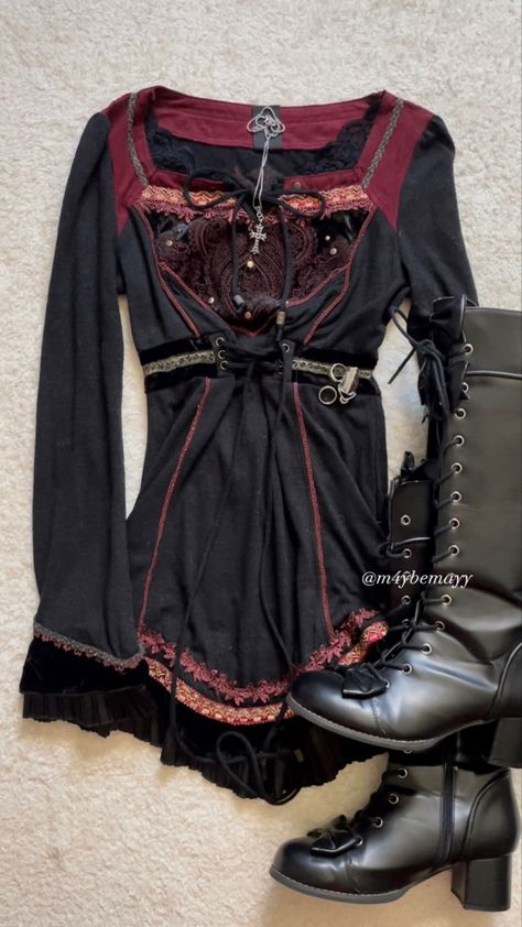 Gothic Literature Aesthetic Outfit, Midwest Gothic Fashion, Medieval Gothic Fashion, Whimsi Gothic Outfits, Southern Gothic Outfits, Whimsical Goth Fashion, Romantic Goth Fashion, Gothic Outfits Casual, Southern Gothic Fashion