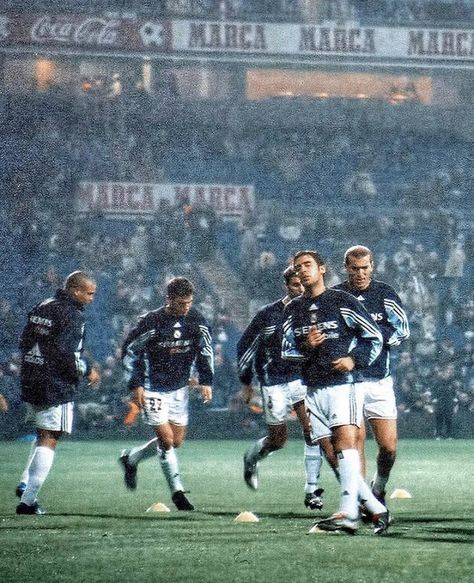 Real Madrid Training, Nice Photos, Everton Fc, Foot Ball, Football Is Life, Best Club, Retro Football, Football Training, Football Pictures