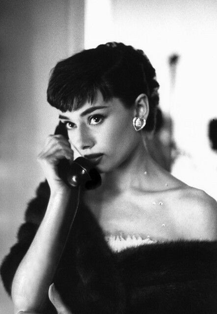 #audrey Famous Women Portraits, Audrey Hepburn Photoshoot, Audrey Hepburn Bangs, Audrey Hepburn Vogue, Marilyn And Audrey, Audrey Hepburn Aesthetic, Vintage Hollywood Theme, 50s Actresses, Audrey Hepburn Pictures