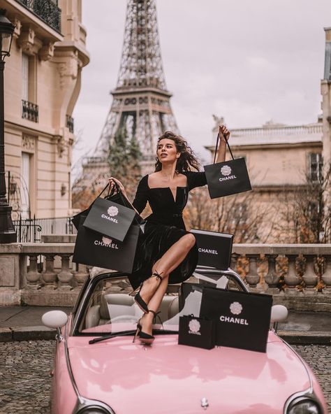 Influencer Katie.one shares fave skincare products of 2020 | by Amareto | Amareto online | Jan, 2021 | Medium Paris November, Paris House, Outfits Minimalist, Luxury Lifestyle Fashion, Luxe Life, Boho Chic Outfits, Shoes Luxury, Dresses Outfits, Street Style Paris