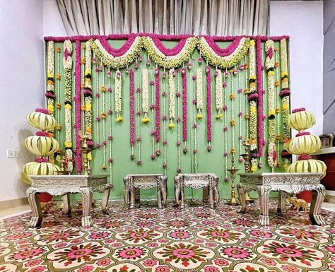 Pelli Kuthuru Function Sarees, Valaikapu Decoration, Decoration Ideas For Half Saree Function, Nalugu Decoration Ideas, Pellikuturu Decoration At Home, Nalugu Decoration, Pelli Koduku Decoration At Home, Sreemantham Decoration At Home, Pellikuturu Function Decoration