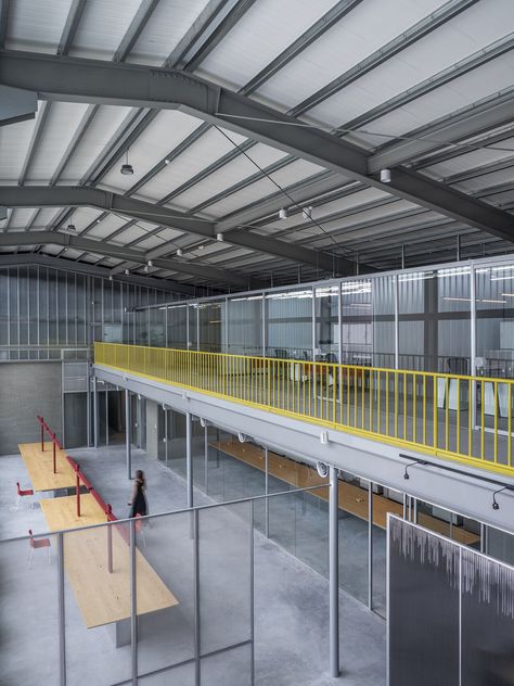 Warehouse Office Design, Warehouse Interior, Warehouse Office, Factory Interior, Factory Architecture, Modern Factory, Warehouse Design, Industrial Building, Front Courtyard