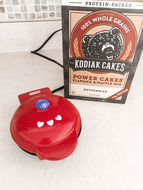 Premier Protein Waffles, High Protein Kodiak Waffles, Kodiak Protein Waffles, Kodiak Waffle Mix Recipes, Mini Pancake Maker Recipes, Kodiak Waffle Recipe, Pancake Maker Recipes, Macro Planning, Kodiak Waffles