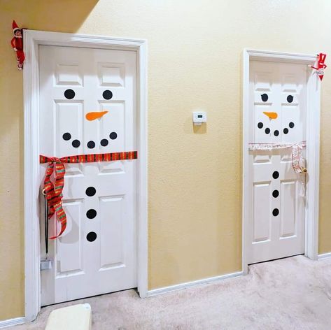 Elf Snowman, Elf Ideas Easy, Awesome Elf On The Shelf Ideas, Snowman Door, Christmas Bucket, Elf Activities, Xmas Elf, Elf Antics, Elf Fun