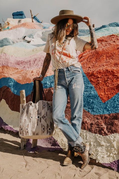 Levis Strauss, Mode Hippie, Country Style Outfits, Western Style Outfits, Giddy Up Glamour, Country Girl Style, Country Dresses, Jean Vintage, Mode Boho