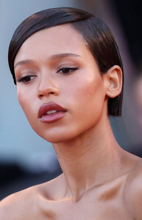 Taylor Russell Hair, Makeup Short Hair, Bones And All, Taylor Russell, Brown Eyeshadow, Short Natural Hair Styles, Makeup Inspo, Bob Hairstyles, Makeup Inspiration