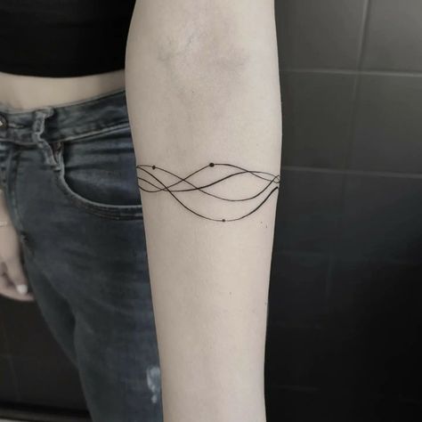 Abstract Line Tattoos For Women, Linear Tattoos, Bracelet Tattoos For Women, Line Tattoo Arm, Small Turtle Tattoo, Wrap Around Wrist Tattoos, Bracelet Tattoos, Wrap Around Tattoo, Wrap Tattoo