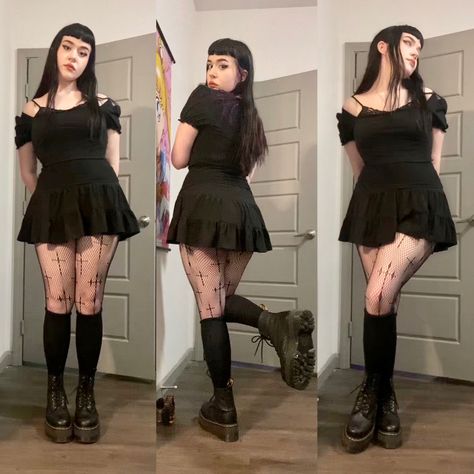 Summer Alt Outfits Aesthetic, Midsize Emo Outfits, Kinderwhore 90s Grunge Style Aesthetic, Midsize Alternative Outfits, Mid Size Alt Outfits, Plus Size Emo Fashion, Goth Midsize, Alt Midsize Outfits, Mid Size Goth