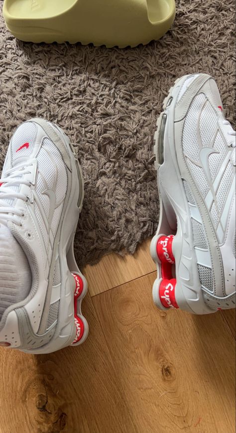 Supreme Shoes, Guys Fashion Casual, Boys Fits, Nike Shox, Hype Shoes, Cool Outfits For Men, Aesthetic Shoes, Swag Shoes, Moda Vintage