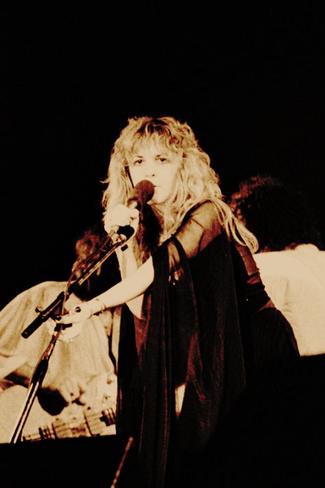 Rumours Tour, Paris, France - April 18, 1977. Rock On Gold Dust Woman, Stevie Nick, White Winged Dove, Rumours Album, Buckingham Nicks, The White Witch, Stevie Nicks Style, Stephanie Lynn, Ancient Queen