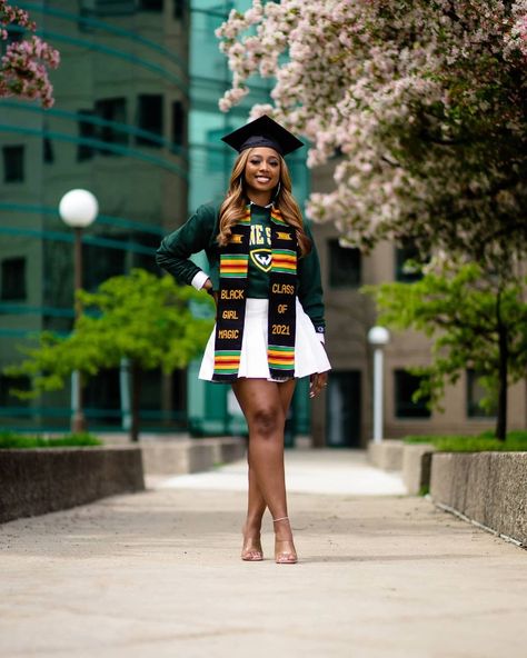 Graduation Winter Outfit Ideas, Wgu Graduation Pictures, Master’s Graduation Photoshoot, Graduation Poses Women, Outside Graduation Pictures, Graduation Pictures Outside, Cute Dresses For Graduation, Grad Poses Photo Shoots, Grad Looks