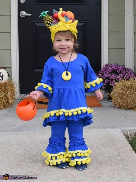 Jenilee: This Chiquita banana is named Bryn. She is 18 months old and mom made her complete outfit from scratch. Chiquita Banana Lady, Chiquita Banana Costume, Outfit From Scratch, Adult Mickey Mouse Costume, Native American Halloween Costume, Frozen Costume Adult, Banana Costume, Chiquita Banana, Black Swan Costume