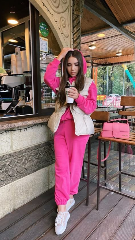 Touch Of Pink Outfit, Romantic Spring Outfits, Spring Outfits Shein, Spring Outfits Rainy Day, Spring Outfits Street Style, Outfits Ripped Jeans, Nyc Spring Outfits, Outfits Rock, Outfits Runway