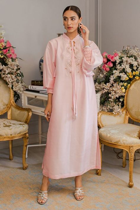 Mughal Fashion, Summer Kurti, Raw Silk Pants, Best Designer Suits, Silk Shirts, Pakistani Style, Pakistani Suit, Tunic Designs, Pakistani Fashion Casual