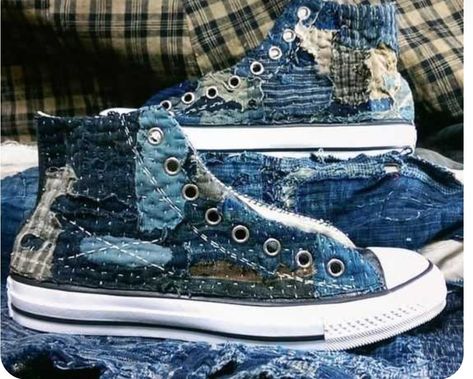 Converse Patchwork, Patchwork Converse, Boro Patchwork, Patchwork Shoes, Shoe Custom, Sashiko Boro, Quilted Shoes, Denim Sneakers, Denim Inspiration