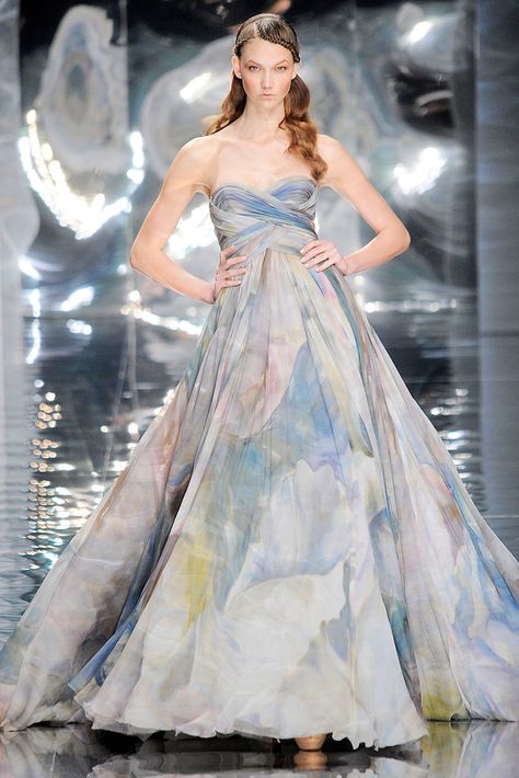 Elie Saab Spring 2010 Couture Fashion Show - Karlie Kloss (IMG) Night Reception, 2010 Couture, Beautiful Ball, Ellie Saab, Elie Saab Fall, Second Wedding, Elie Saab Spring, Elie Saab Couture, Clothes Making