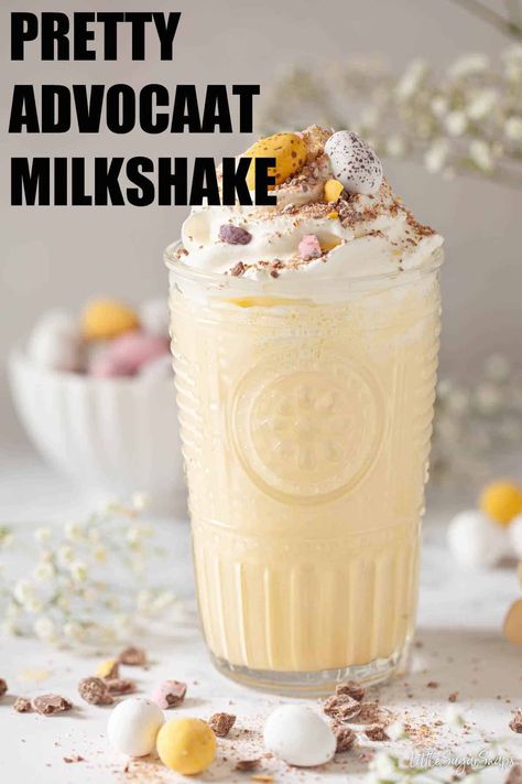 This easy boozy milkshake with Warninks advocaat requires only a few ingredients and it takes just minutes to make. The vanilla custard taste of this alcoholic milkshake is gorgeous and the shake can be decorated in a multitude of ways to suit any occasion. Alcoholic Milkshake, Easter Cocktail, Easter Drink, Easter Cocktails, Boozy Milkshake, Cute Marshmallows, Candy Egg, Easter Entertaining, Cream Candy