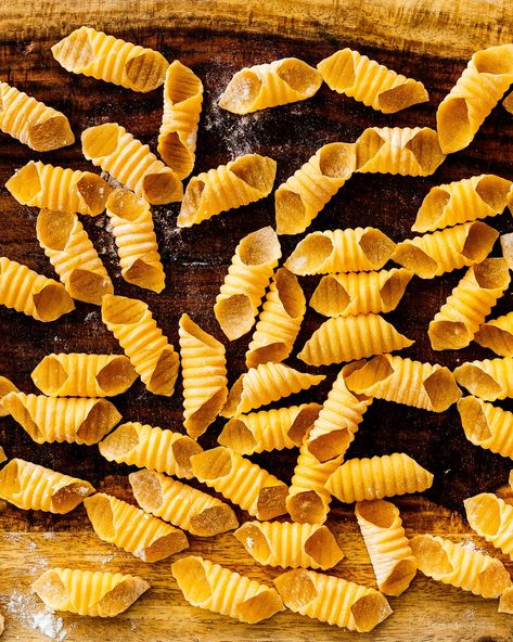 How to Make Homemade Garganelli · i am a food blog Garganelli Pasta, Highlights Subtle, Homemade Pasta Recipe, Pasta Roller, Handmade Pasta, Homemade Noodles, Pasta Dough, Perfect Pasta, Lemon Sauce