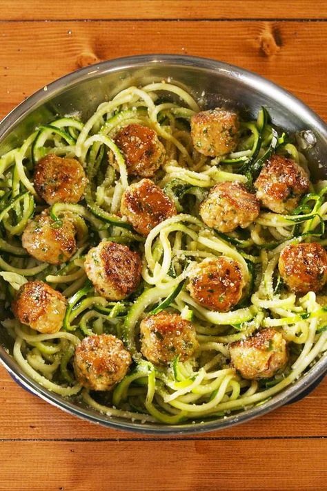 Best Zoodle Recipe, Garlic Butter Meatballs, Butter Meatballs, Garlic Meatballs, Meatball Dinner, Zoodle Recipes, Keto Lasagna, Spiralizer Recipes, Makanan Diet