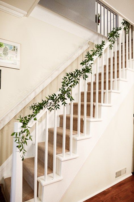 Christmas decorating ideas - Italian ruscus on the stair banister - light garland #Christmasdecor #Christmas #christmashometour Wedding Staircase Decoration, Anthropologie Christmas Decor, Wedding Stairs, Stairs Christmas, Interior Design Living Room Warm, Wedding Staircase, Holiday House Tours, Stairs Renovation, Christmas Stairs