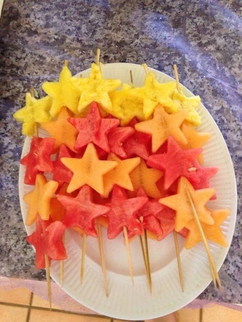 Space Party Food, Wedding Snacks, Idee Babyshower, Astronaut Birthday, Fruit Skewers, Twinkle Twinkle Baby Shower, Moon Baby Shower, Moon Party, Outer Space Birthday