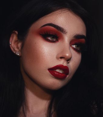 Red Eyeshadow Aesthetic, Gold Face Paint, Black And Red Makeup, Red Eyeshadow Makeup, Eyeshadow Aesthetic, Eyeshadow Natural, Gold Eyeshadow Looks, Red Eyeshadow Look, Pure Makeup