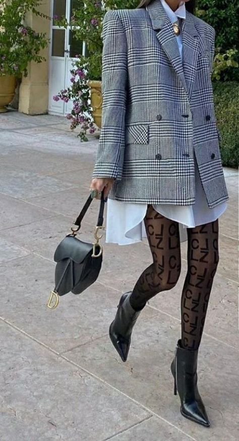 Classy Turtle Neck Outfit, Italy Fall Fashion 2023, Knee High Tights Outfit, Chic Work Outfits Women Winter, Button Vest Outfits, Silk Blazer Outfit, White Collared Shirt Outfit, Long Blazer Outfit, Mode Zara