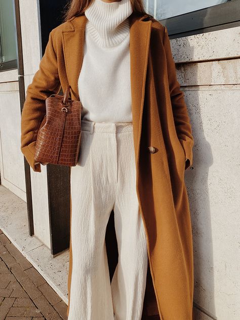 Caramel Winter Coat, Caramel Wool Coat Outfit, Caramel Coat Outfit, Styling Coats, Camel Outfits, Camel Coat Outfit Classy, Camel Coat Outfit Casual, Dress Coat Outfit, Long Camel Coat