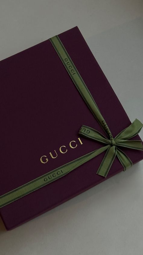 Present Astethic, Luxury Gift Packaging Design, Packaging Luxe, Luxury Jewelry Packaging Boxes, Elegant Packaging Design, Gucci Packaging, Box Bag Packaging, Experiential Marketing Events, Luxury Brand Packaging